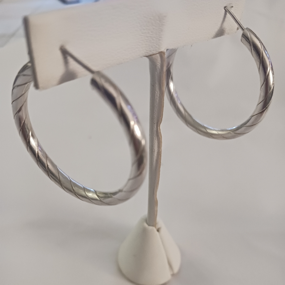 925 beautiful hoops (stamped)